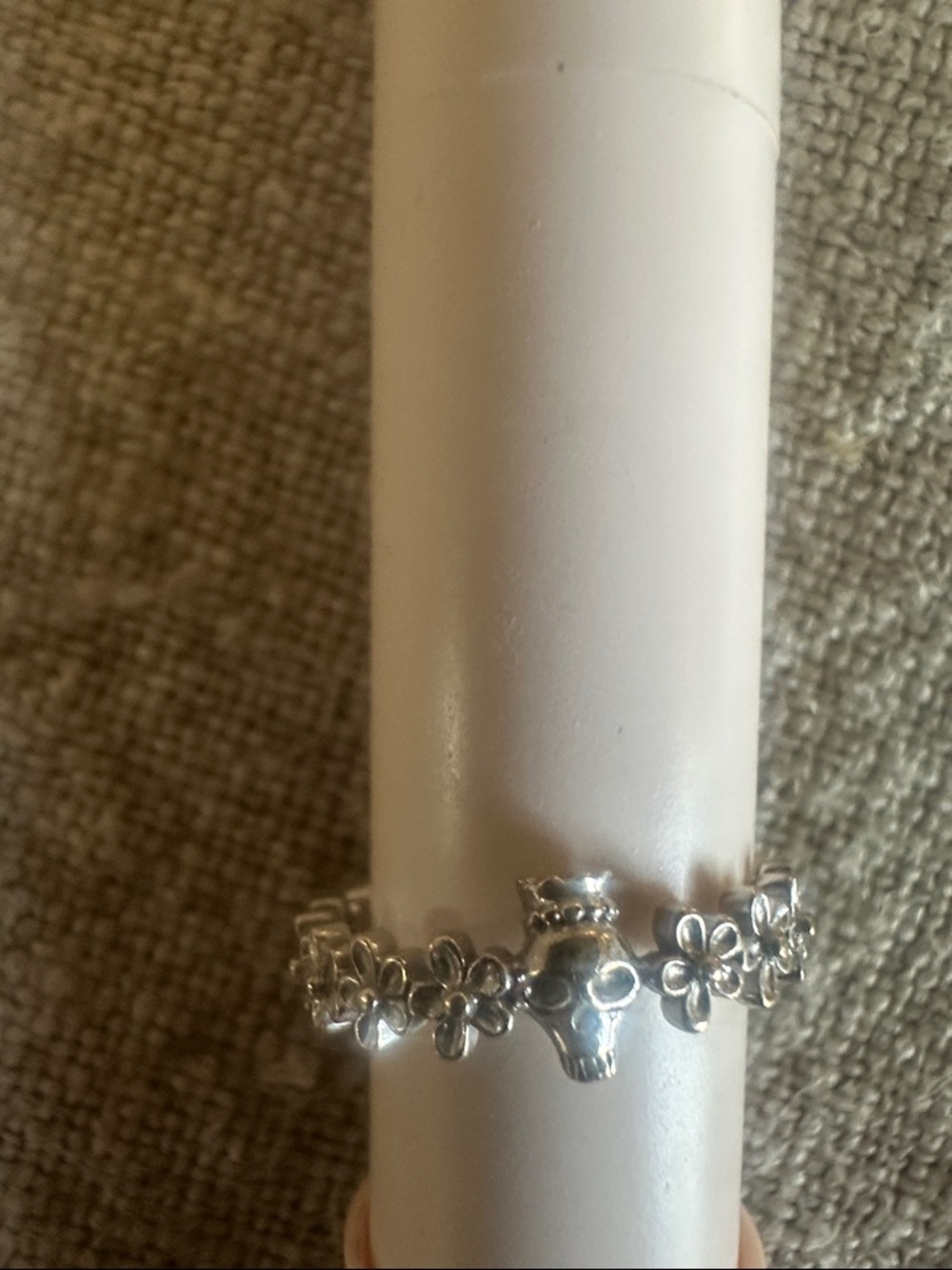 Monica Rich Kosann 18K White Gold “Now or Never” Skull & Daisy eternity band 7 - Picture 5 of 9